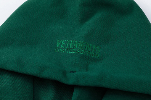 ヴェトモン パーカースーパーコピー VETEMENTS POLIZEI プリント入り 裏起毛 フードつき スウェットシャツ