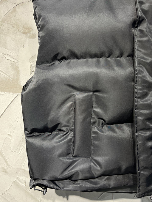 バレンシアガ ベスト スーパーコピー BALENCIAGAラエンブロイダリー ウェーブ柄キルトベスト
