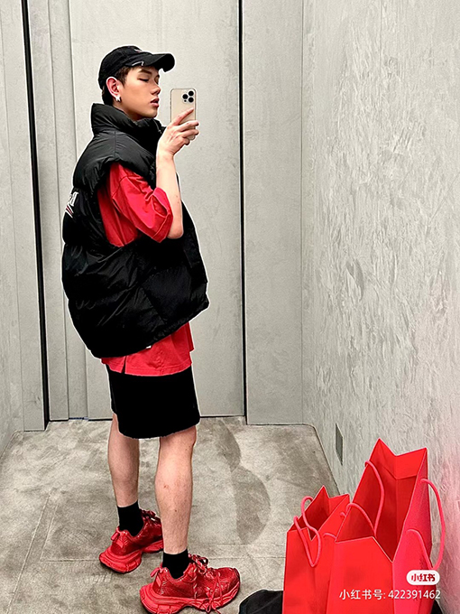 バレンシアガ ベスト スーパーコピー BALENCIAGAラエンブロイダリー ウェーブ柄キルトベスト
