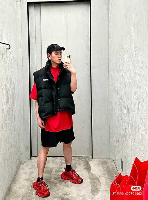 バレンシアガ ベスト スーパーコピー BALENCIAGAラエンブロイダリー ウェーブ柄キルトベスト