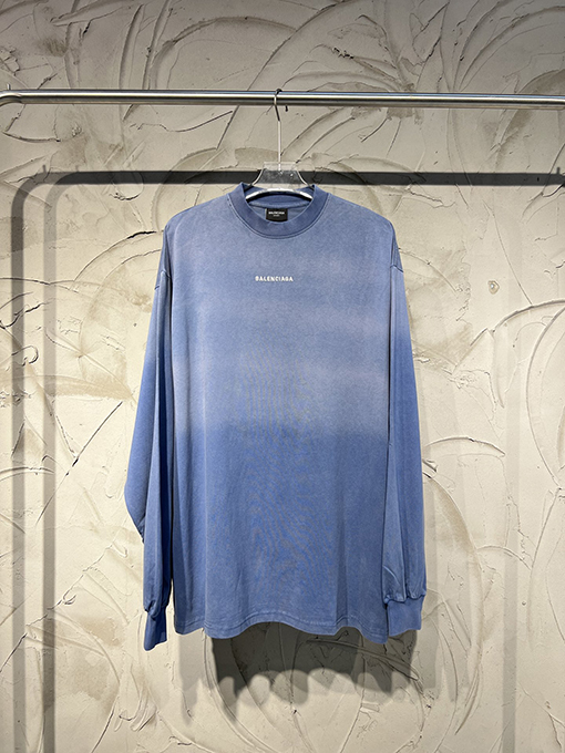 バレンシアガ長袖 Tシャツスーパーコピー BALENCIAGA   グラデーション柄のウォッシュ加工 刺繍ディテール ロングスリーブ オーバーサイズ