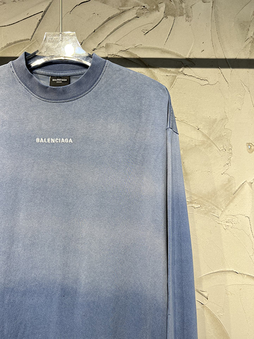 バレンシアガ長袖 Tシャツスーパーコピー BALENCIAGA   グラデーション柄のウォッシュ加工 刺繍ディテール ロングスリーブ オーバーサイズ