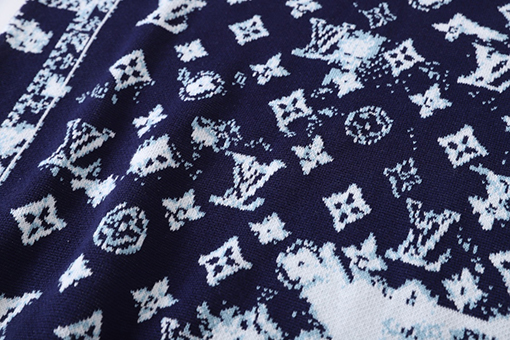 ヴィトンセータースーパーコピー  Louis Vuitton ロゴ柄セーター - スタイリッシュなデザインで暖かさとファッションを融合