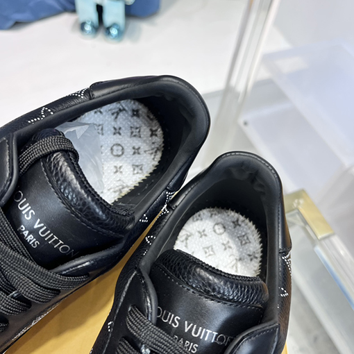 ヴィトン スニーカー スーパーコピー  Louis Vuitton  オリジナル1:1バージョンのホワイトスニーカー
