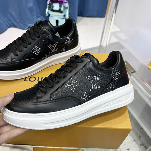 ヴィトン スニーカー スーパーコピー  Louis Vuitton  オリジナル1:1バージョンのホワイトスニーカー