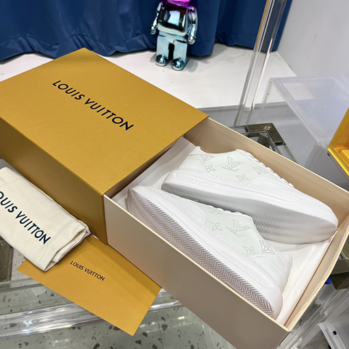 ヴィトン スニーカー スーパーコピー  Louis Vuitton  オリジナル1:1バージョンのホワイトスニーカー