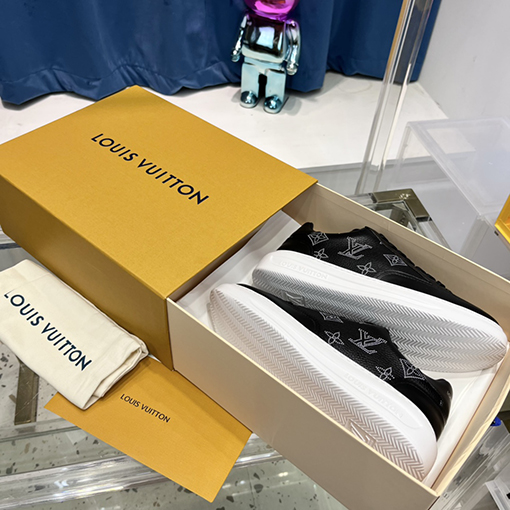 ヴィトン スニーカー スーパーコピー  Louis Vuitton  オリジナル1:1バージョンのホワイトスニーカー