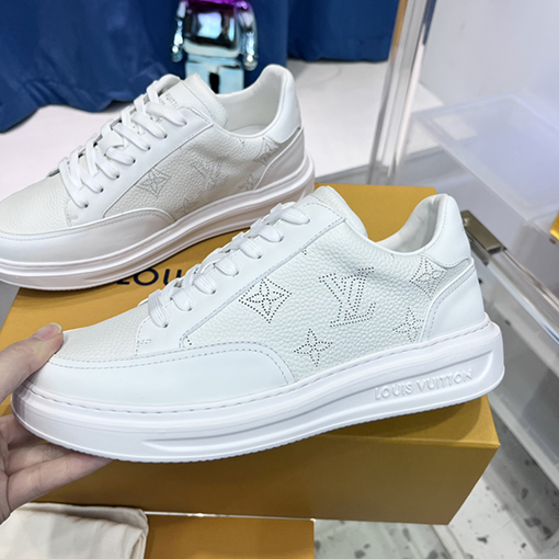ヴィトン スニーカー スーパーコピー  Louis Vuitton  オリジナル1:1バージョンのホワイトスニーカー