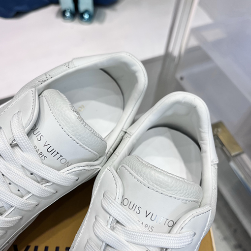 ヴィトン スニーカー スーパーコピー  Louis Vuitton  オリジナル1:1バージョンのホワイトスニーカー