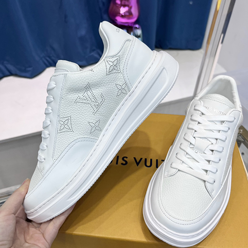 ヴィトン スニーカー スーパーコピー  Louis Vuitton  オリジナル1:1バージョンのホワイトスニーカー