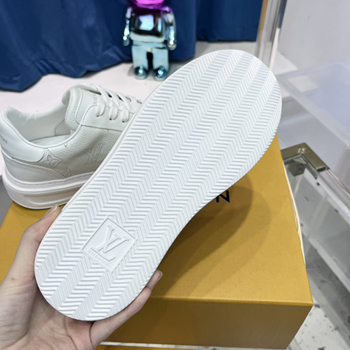 ヴィトン スニーカー スーパーコピー  Louis Vuitton  オリジナル1:1バージョンのホワイトスニーカー