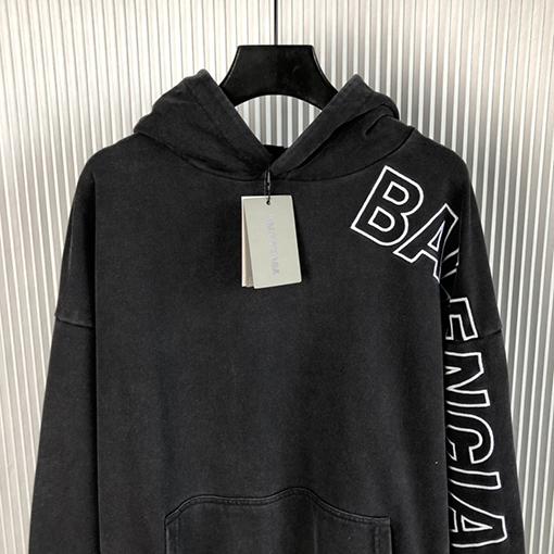 バレンシアガ  パーカー    BALENCIAG 袖に文字刺繍の入った380gの重厚なスウェットシャツ