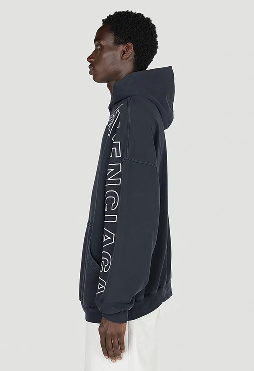 バレンシアガ  パーカー    BALENCIAG 袖に文字刺繍の入った380gの重厚なスウェットシャツ