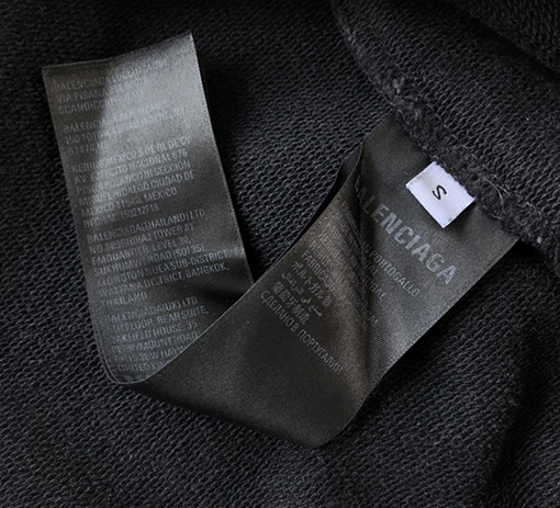 バレンシアガ  パーカー    BALENCIAG 袖に文字刺繍の入った380gの重厚なスウェットシャツ