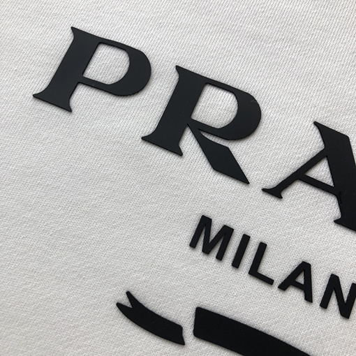 プラダ スウェットシャツスーパーコピー  PRADA 三角形のロゴ入りラウンドネック長袖スウェットシャツ