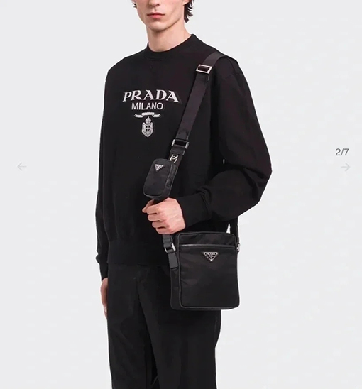 プラダ スウェットシャツスーパーコピー  PRADA 三角形のロゴ入りラウンドネック長袖スウェットシャツ