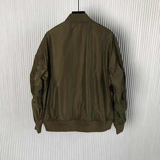 モンクレールジャケットスーパーコピー  MONCLER   Bharaniシリーズのパイロットジャケット