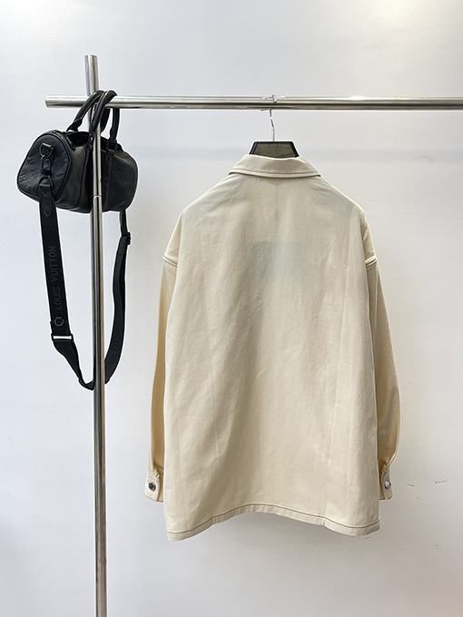 プラダ ジャケット スーパーコピーPRADA 三角マーク付き、ポケット付き、襟付きワークジャケット