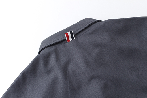 トムブラウン スーツ スーパーコピー THOM BROWNE 秋冬の新作スーツ