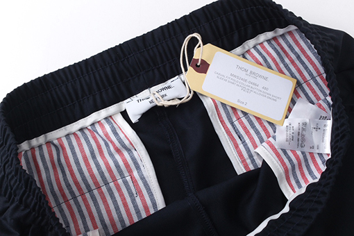 トムブラウン チノパンツ THOM BROWNE スーパーコピー 秋冬新作のプリーツ入りチノパンツ