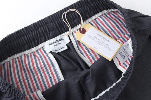 トムブラウン チノパンツ THOM BROWNE スーパーコピー 秋冬新作のプリーツ入りチノパンツ