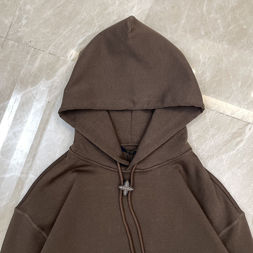 ヴィトンLouis Vuittonスーパーコピー 花柄と金属装飾のフード付きスウェットシャツ