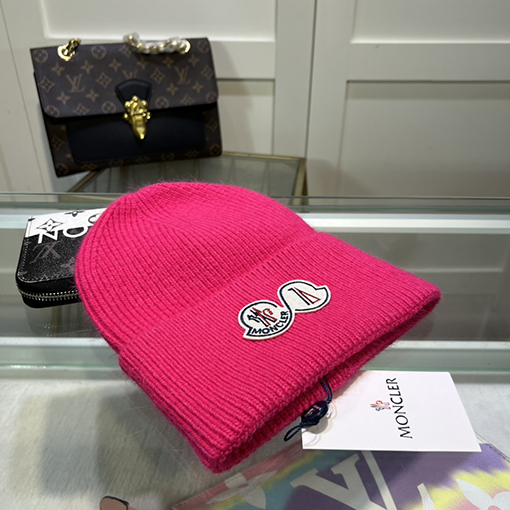 モンクレールニット帽子スーパーコピー MONCLER ウール70%、ウサギ毛30%のニット帽子 厚手で暖かく、ファッションリーダ