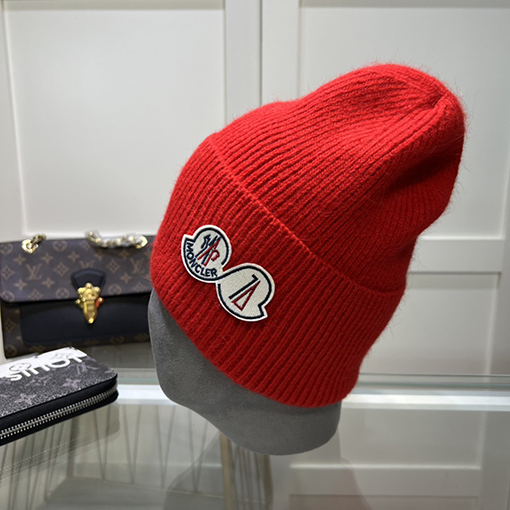 モンクレールニット帽子スーパーコピー MONCLER ウール70%、ウサギ毛30%のニット帽子 厚手で暖かく、ファッションリーダ