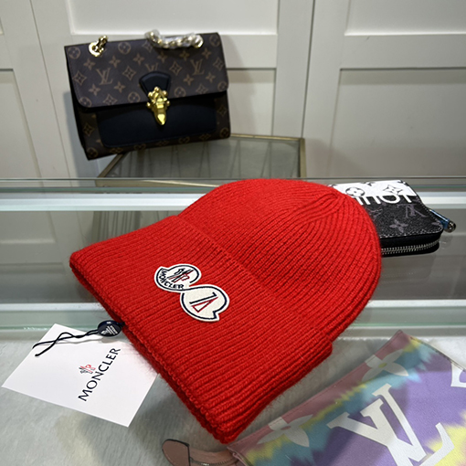 モンクレールニット帽子スーパーコピー MONCLER ウール70%、ウサギ毛30%のニット帽子 厚手で暖かく、ファッションリーダ