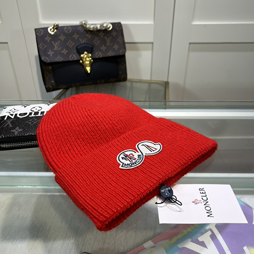 モンクレールニット帽子スーパーコピー MONCLER ウール70%、ウサギ毛30%のニット帽子 厚手で暖かく、ファッションリーダ