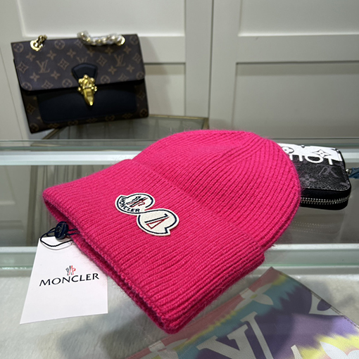 モンクレールニット帽子スーパーコピー MONCLER ウール70%、ウサギ毛30%のニット帽子 厚手で暖かく、ファッションリーダ