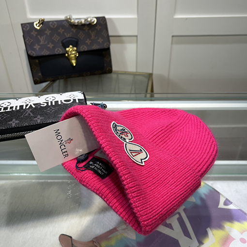 モンクレールニット帽子スーパーコピー MONCLER ウール70%、ウサギ毛30%のニット帽子 厚手で暖かく、ファッションリーダ
