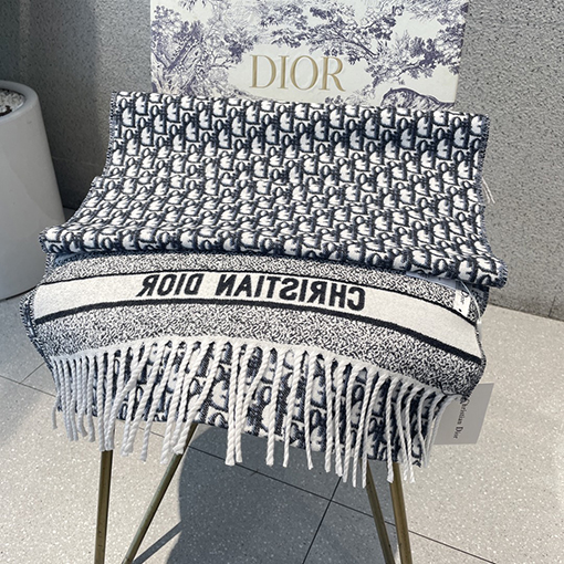ディオール マフラースーパーコピー DIOR セレブ愛用のクラシックマフラー