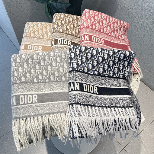 ディオール マフラースーパーコピー DIOR セレブ愛用のクラシックマフラー