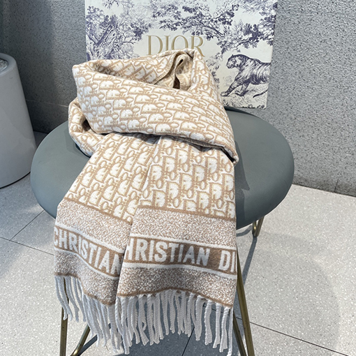 ディオール マフラースーパーコピー DIOR セレブ愛用のクラシックマフラー