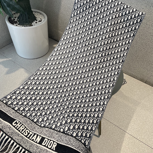 ディオール マフラースーパーコピー DIOR セレブ愛用のクラシックマフラー