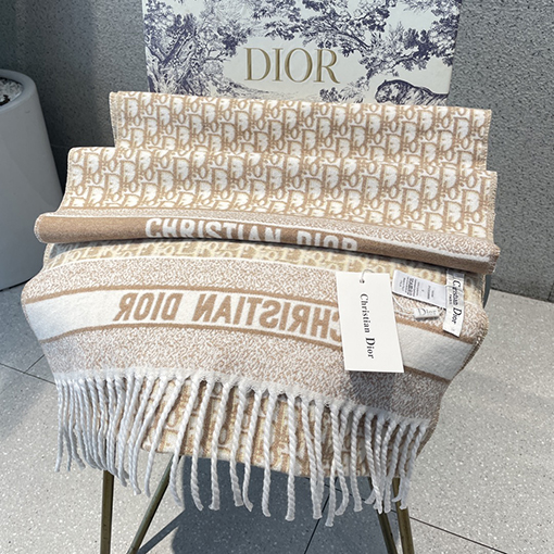 ディオール マフラースーパーコピー DIOR セレブ愛用のクラシックマフラー