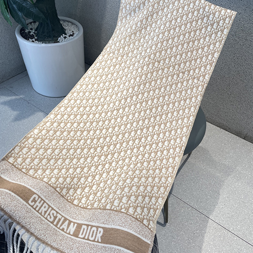 ディオール マフラースーパーコピー DIOR セレブ愛用のクラシックマフラー