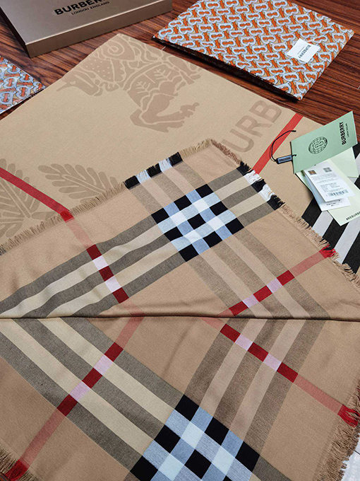 バーバリー スカーフ スーパーコピー BURBERRY ハイエンドショールスカーフ - 驼色のクラシックな配色と刺繍技術