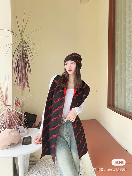バレンシアガ　マフラースーパーコピー　　BALENCIAGAロゴプリント　帽子＋マフラーのセット