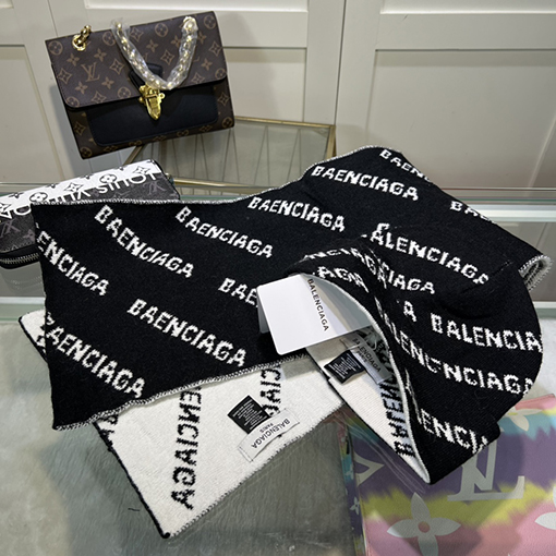 バレンシアガ　マフラースーパーコピー　　BALENCIAGAロゴプリント　帽子＋マフラーのセット
