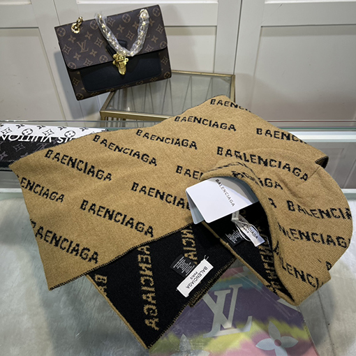 バレンシアガ　マフラースーパーコピー　　BALENCIAGAロゴプリント　帽子＋マフラーのセット