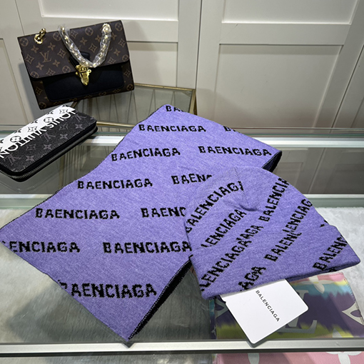 バレンシアガ　マフラースーパーコピー　　BALENCIAGAロゴプリント　帽子＋マフラーのセット