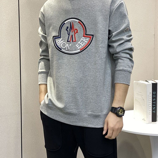 モンクレール スウェットTシャツ MONCLERスーパーコピー 刺繍入りラウンドネックスウェット 伝統的なデザインで温かさとスタイルを楽しもう。