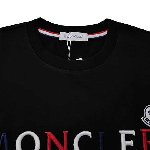 モンクレール スウェットTシャツ MONCLER刺繍入り 伝統とモダン