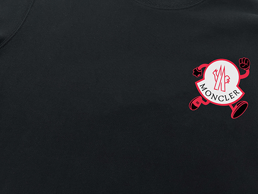 モンクレール スウェットTシャツ おしゃれなプリントが施されたラウンドネックのトップス - スタイルと快適さを両立