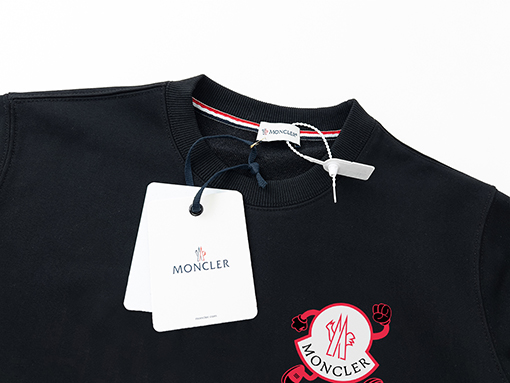 モンクレール スウェットTシャツ おしゃれなプリントが施されたラウンドネックのトップス - スタイルと快適さを両立
