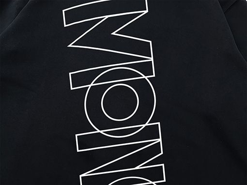 モンクレール スウェットTシャツ プリントデザインがアクセントのラウンドネックスウェットTシャツ - クリエイティブなスタイル