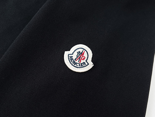 モンクレール スウェットTシャツで季節のトレンドに追随 - スタイリッシュなアップデート