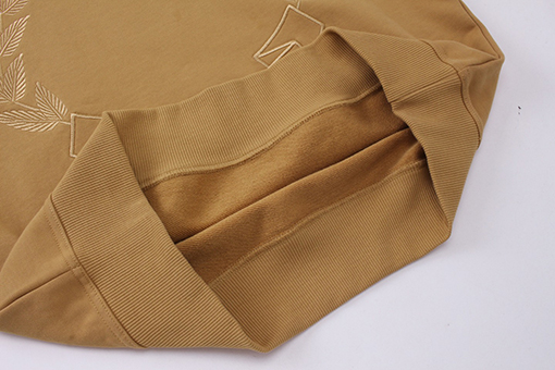 バーバリー スウェット長袖 Tシャツ コピー BURBERRY バッジ刺繍ラウンドマンツーマンTシャツ